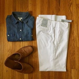 GAP white perfect khakis. NWT. Size 2 ankle.